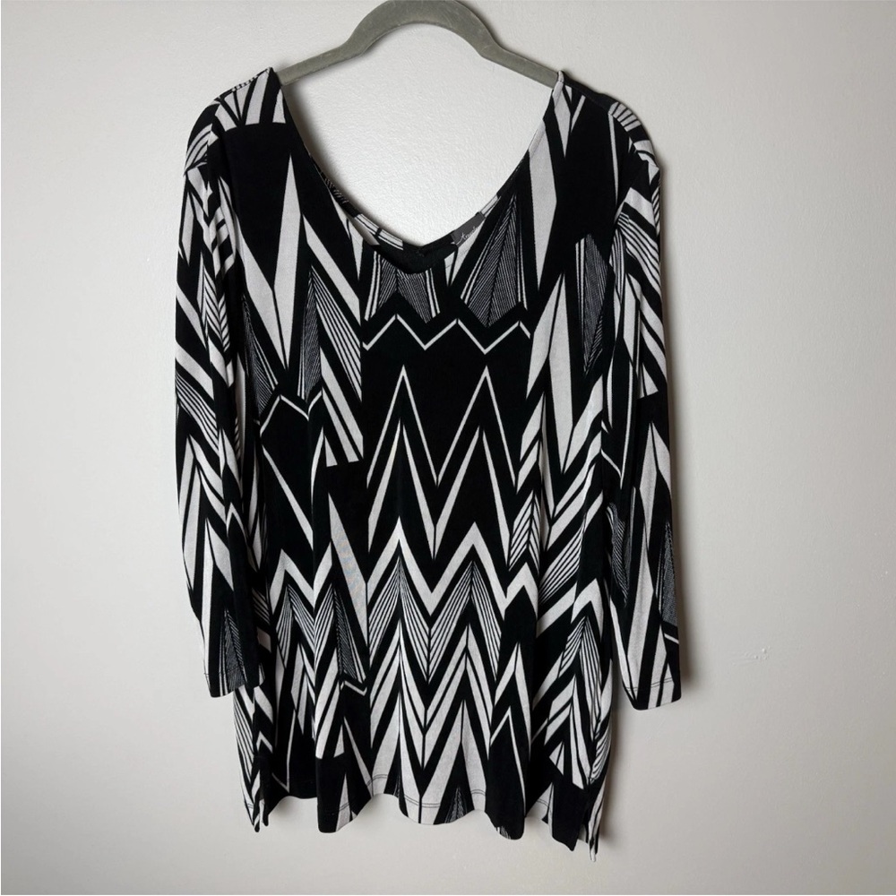 Chico's Travelers Tunic Top Size 2 (Large, 12) 3/4 Sleeves Black White V-Neck - Picture 2 of 6